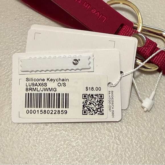NWT SILICONE KEYCHAIN Berry Rumble/Jewelled Magenta BRML/JWMG Lululemon New Pink - Picture 5 of 7